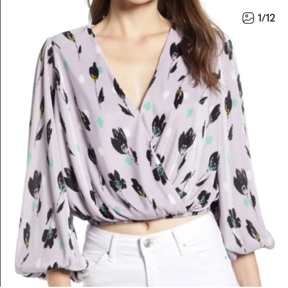 ASTR The Label Pleated Long Sleeve Surplice Crop Blouse Lavender Black Floral S